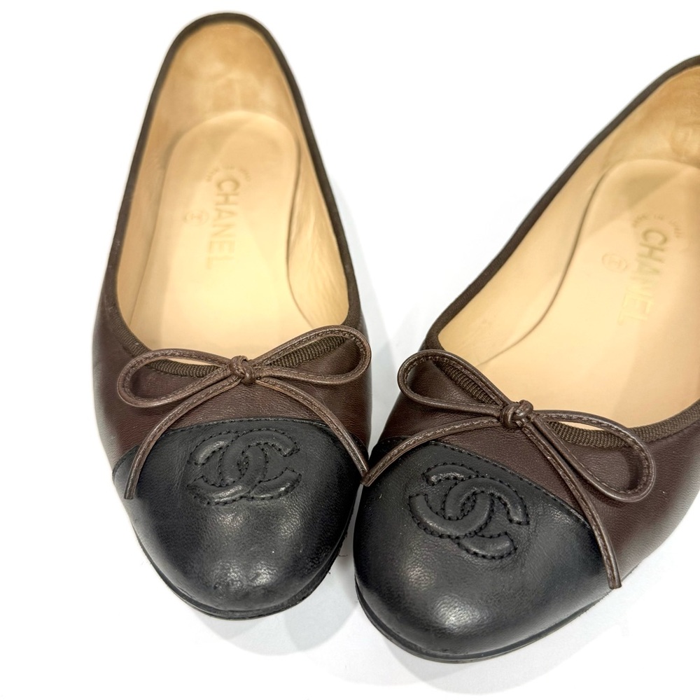 ✨SOLD✨ Chanel Brown and Black Leather Ballet Flats - Picture 6 of 12